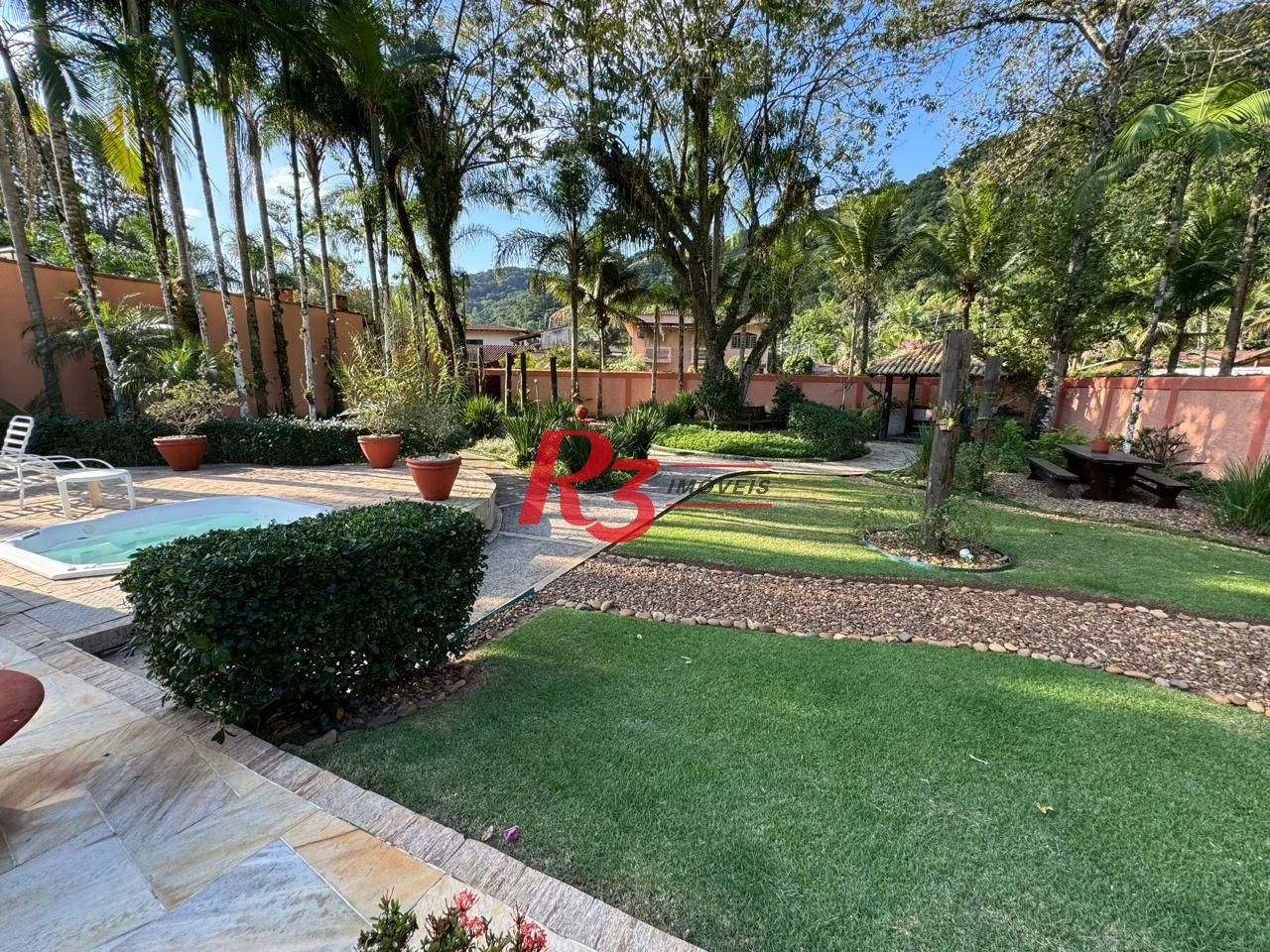 Casa à venda, 283 m² por R$ 4.700.000,00 - Balneário Praia do Pernambuco - Guarujá/SP