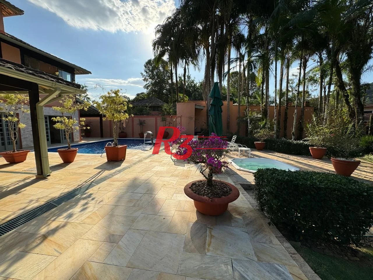 Casa à venda, 283 m² por R$ 4.700.000,00 - Balneário Praia do Pernambuco - Guarujá/SP