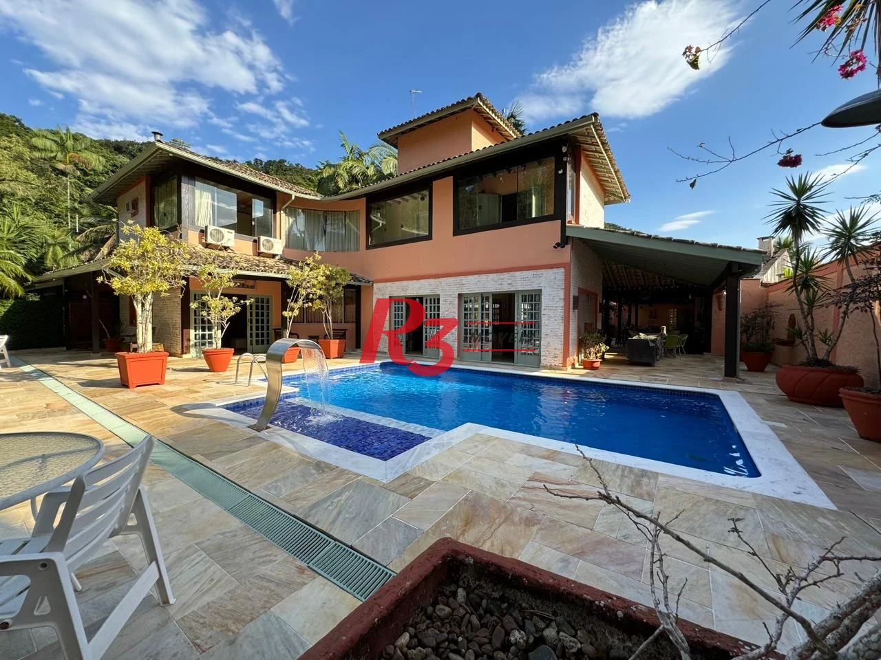 Casa à venda, 283 m² por R$ 4.700.000,00 - Balneário Praia do Pernambuco - Guarujá/SP