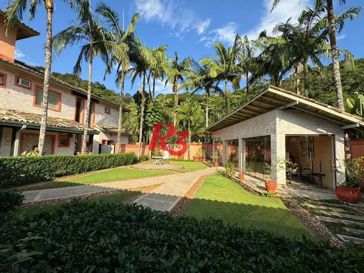 Casa à venda, 283 m² por R$ 4.700.000,00 - Balneário Praia do Pernambuco - Guarujá/SP