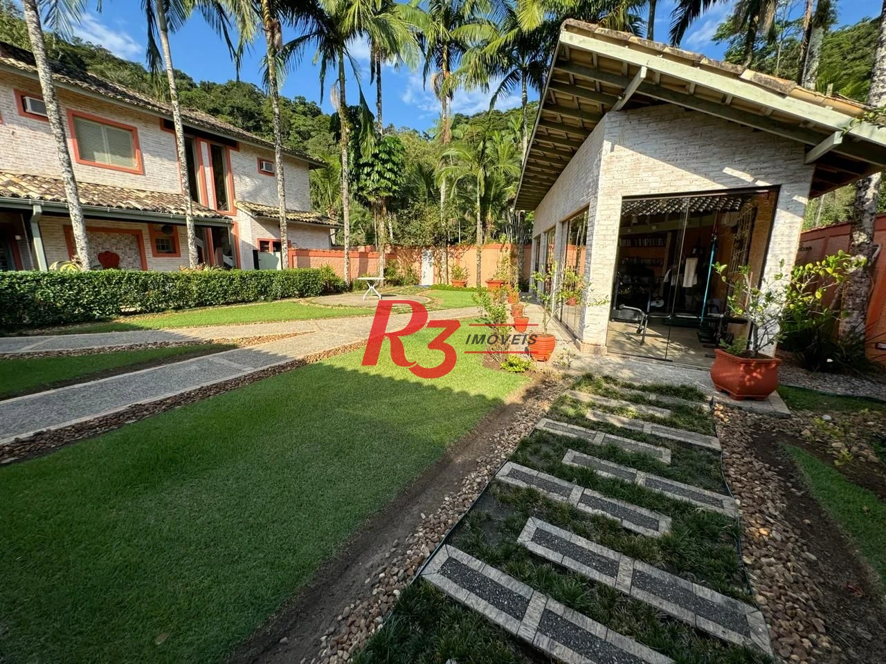 Casa à venda, 283 m² por R$ 4.700.000,00 - Balneário Praia do Pernambuco - Guarujá/SP