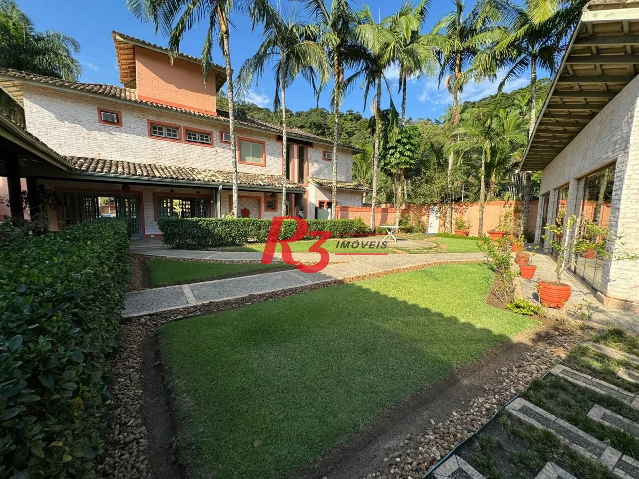 Casa à venda, 283 m² por R$ 4.700.000,00 - Balneário Praia do Pernambuco - Guarujá/SP