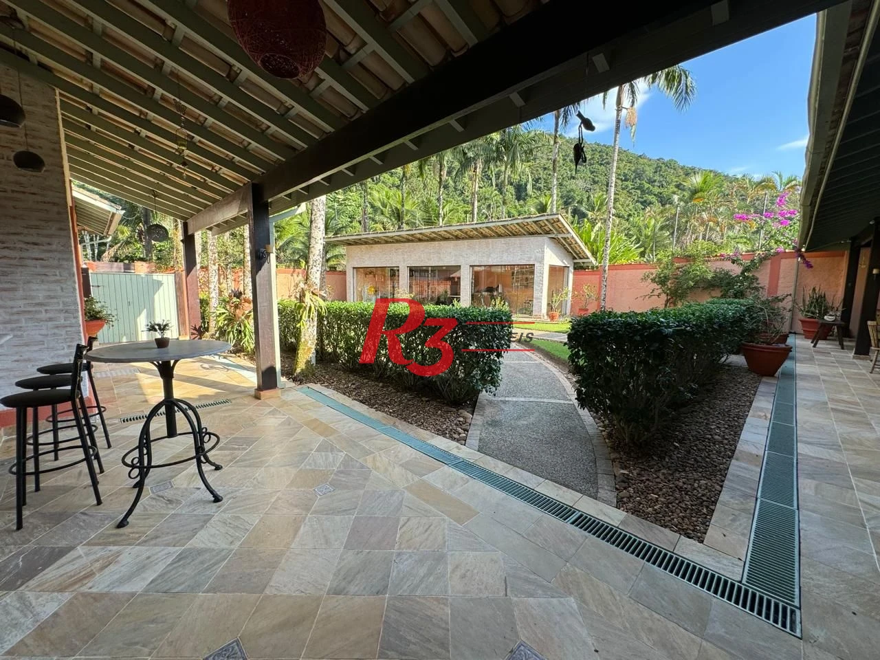 Casa à venda, 283 m² por R$ 4.700.000,00 - Balneário Praia do Pernambuco - Guarujá/SP