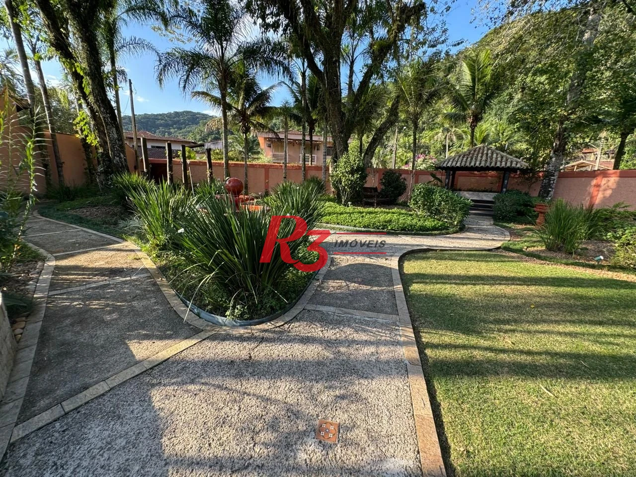 Casa à venda, 283 m² por R$ 4.700.000,00 - Balneário Praia do Pernambuco - Guarujá/SP