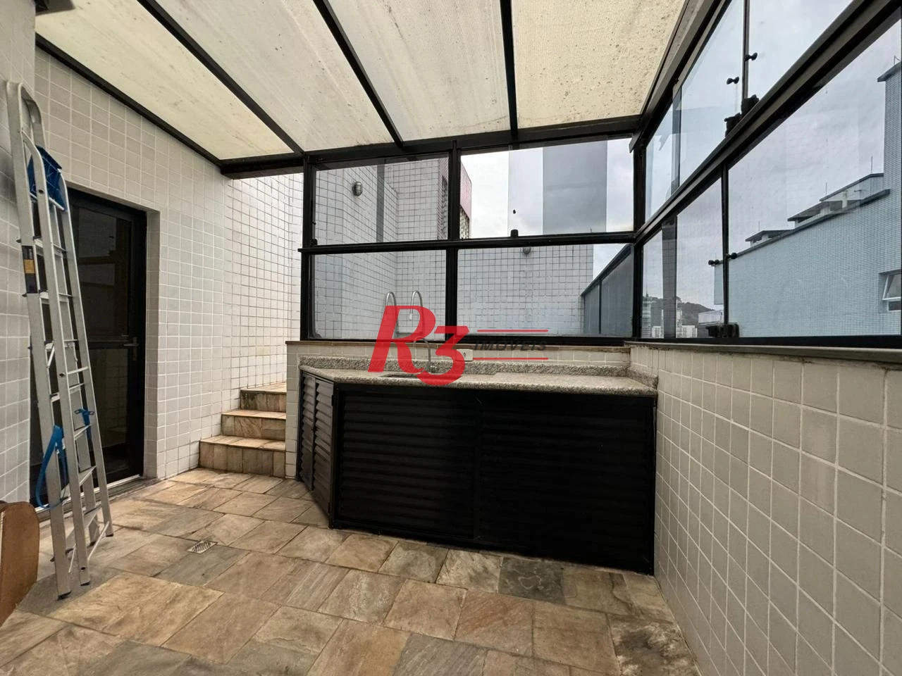 Oportunidade Cobertura com piscina no Pompeia em Santos