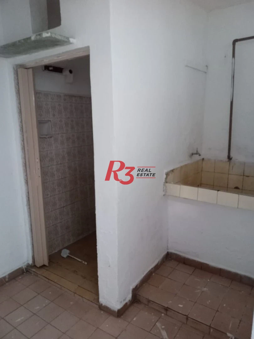 Amplo sobrado para locação no Campo Grande, 3 quartos, 2 vagas, 185 m² , condição especial, 500 metros da orla!!!