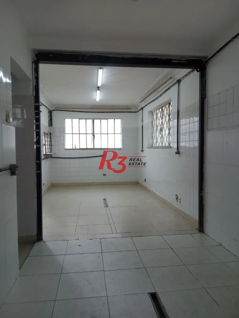 Amplo sobrado para locação no Campo Grande, 3 quartos, 2 vagas, 185 m² , condição especial, 500 metros da orla!!!