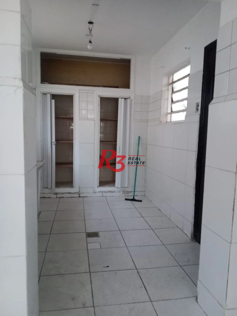Amplo sobrado para locação no Campo Grande, 3 quartos, 2 vagas, 185 m² , condição especial, 500 metros da orla!!!