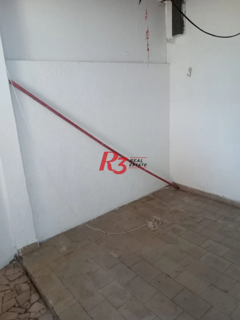 Amplo sobrado para locação no Campo Grande, 3 quartos, 2 vagas, 185 m² , condição especial, 500 metros da orla!!!