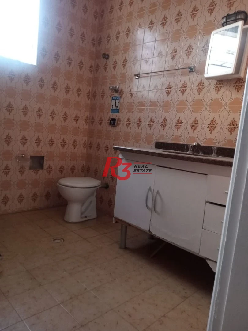 Amplo sobrado para locação no Campo Grande, 3 quartos, 2 vagas, 185 m² , condição especial, 500 metros da orla!!!