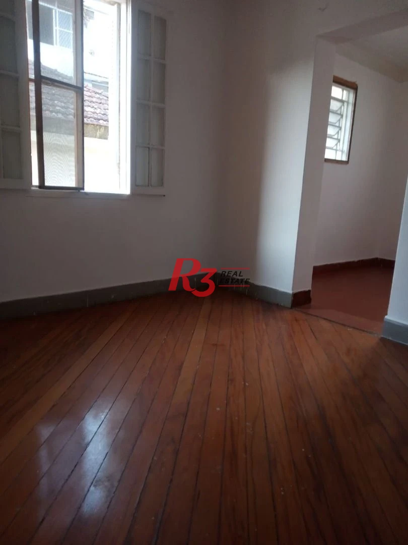 Amplo sobrado para locação no Campo Grande, 3 quartos, 2 vagas, 185 m² , condição especial, 500 metros da orla!!!