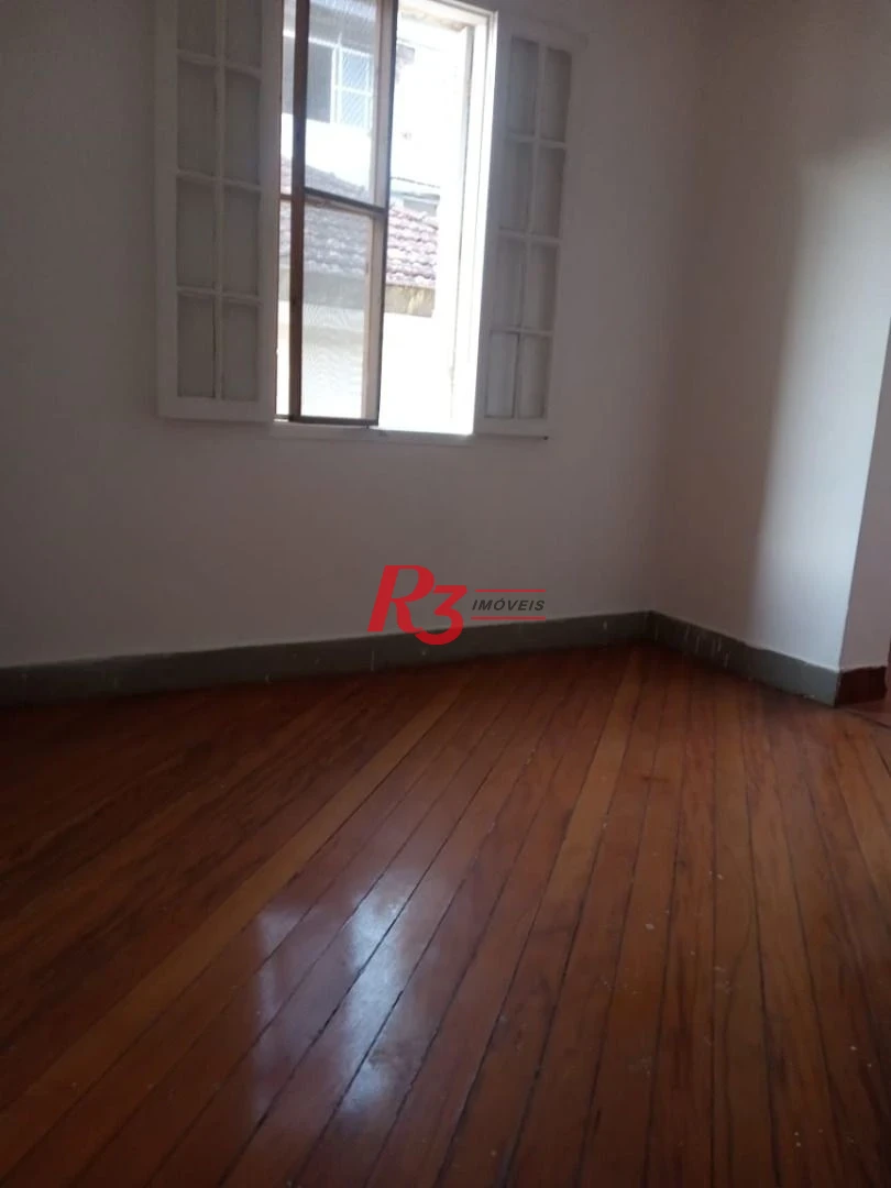 Amplo sobrado para locação no Campo Grande, 3 quartos, 2 vagas, 185 m² , condição especial, 500 metros da orla!!!