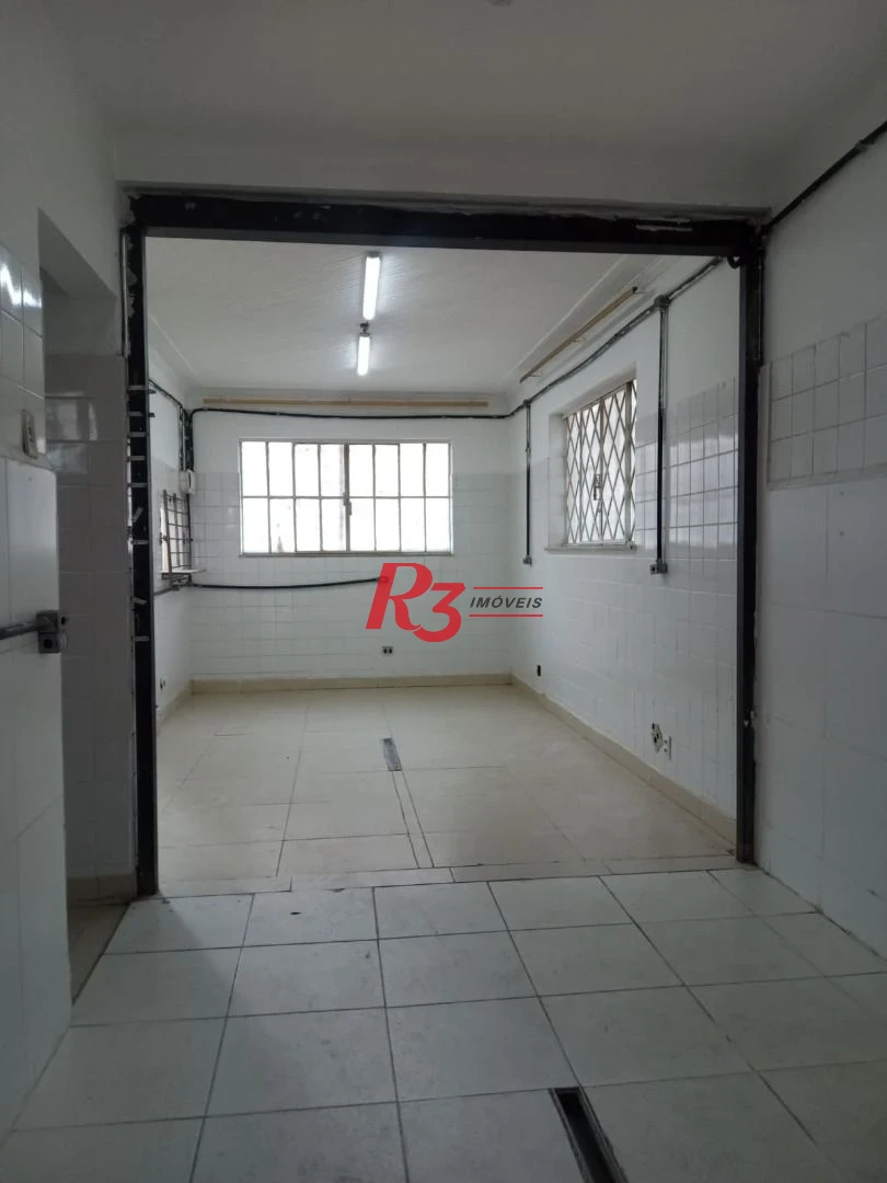 Amplo sobrado para locação no Campo Grande, 3 quartos, 2 vagas, 185 m² , condição especial, 500 metros da orla!!!