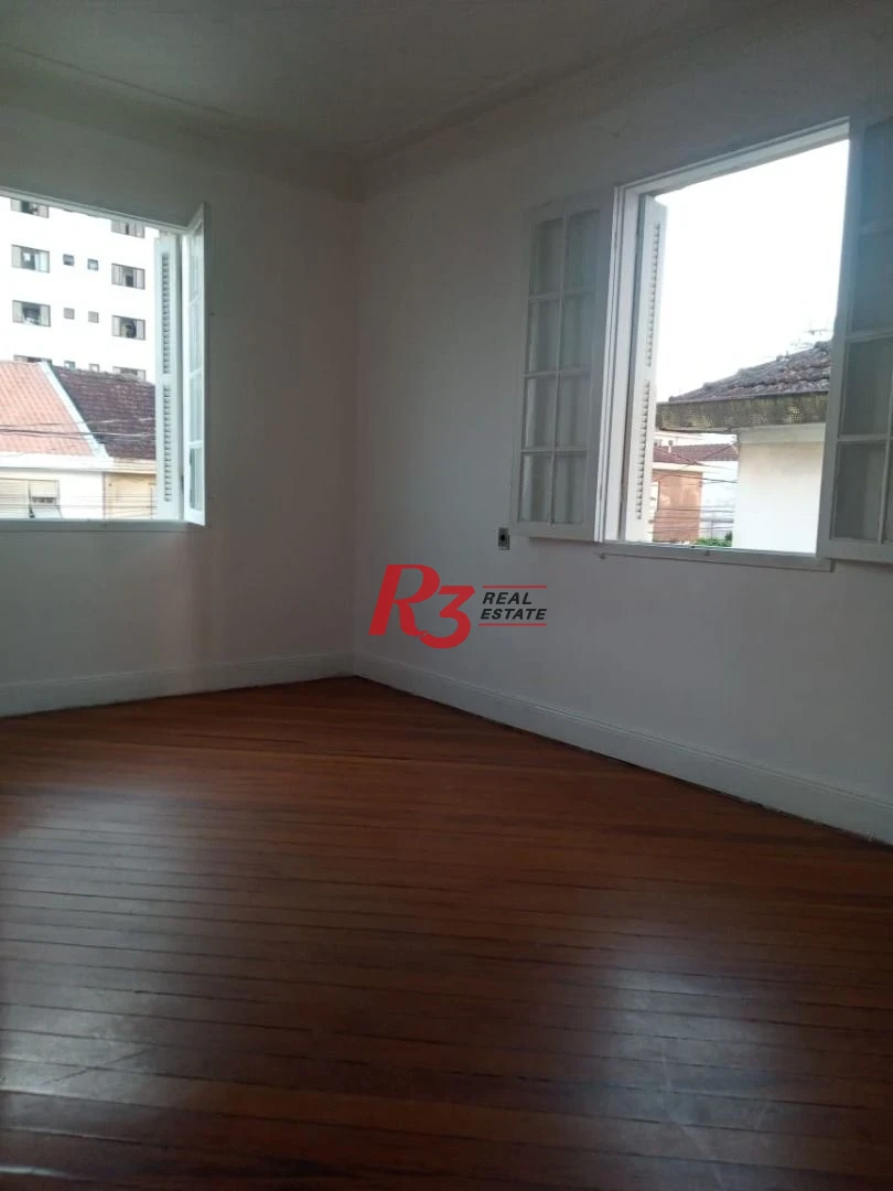 Amplo sobrado para locação no Campo Grande, 3 quartos, 2 vagas, 185 m² , condição especial, 500 metros da orla!!!