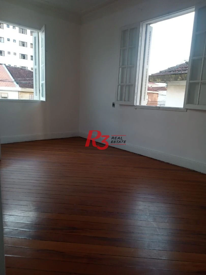 Amplo sobrado para locação no Campo Grande, 3 quartos, 2 vagas, 185 m² , condição especial, 500 metros da orla!!!