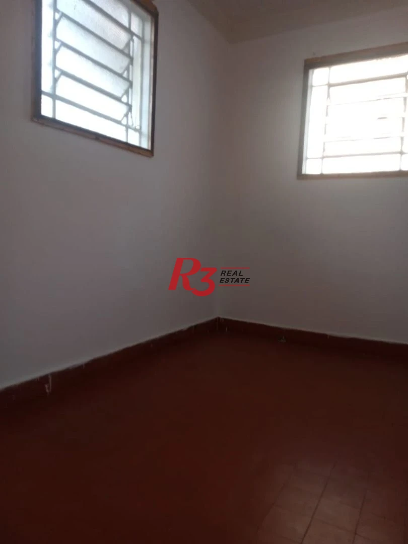 Amplo sobrado para locação no Campo Grande, 3 quartos, 2 vagas, 185 m² , condição especial, 500 metros da orla!!!