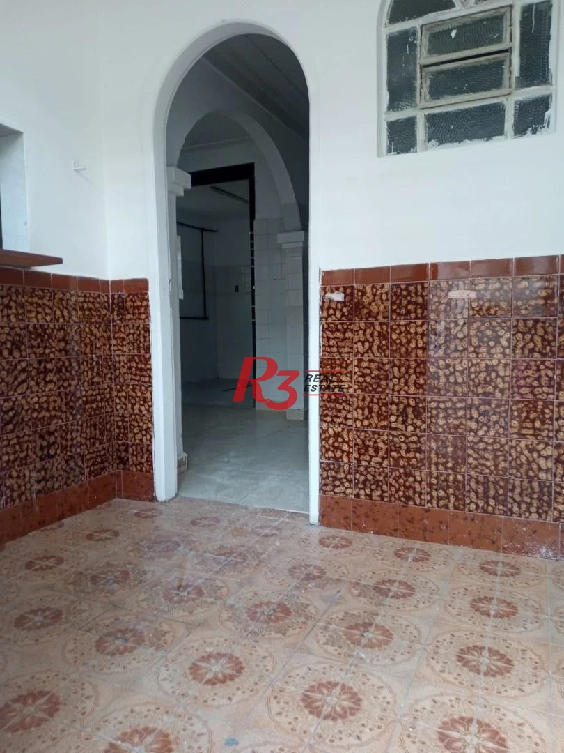 Amplo sobrado para locação no Campo Grande, 3 quartos, 2 vagas, 185 m² , condição especial, 500 metros da orla!!!