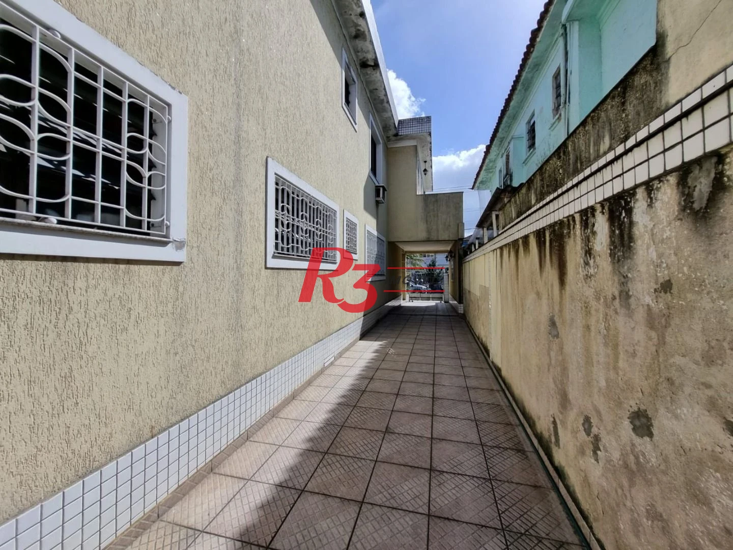 Oportunidade à venda na Vila Belmiro, terreno com 500 m², 2 amplas casas, com 3 dormitórios cada, espaço generoso de quintal e garagem para 6 carros!!