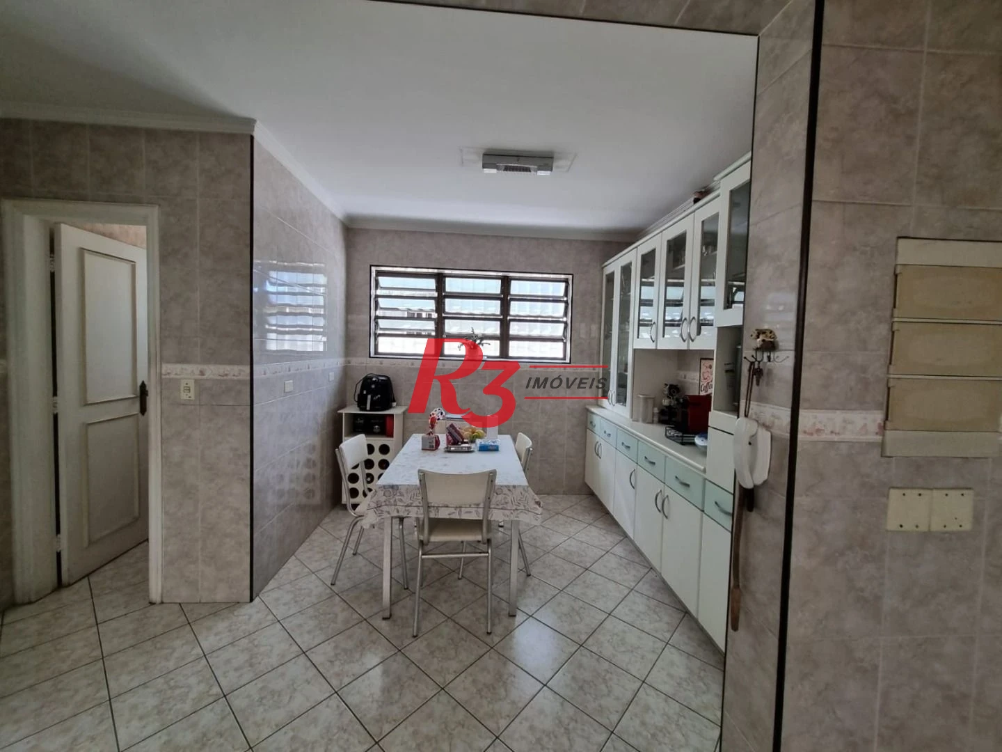 Oportunidade à venda na Vila Belmiro, terreno com 500 m², 2 amplas casas, com 3 dormitórios cada, espaço generoso de quintal e garagem para 6 carros!!
