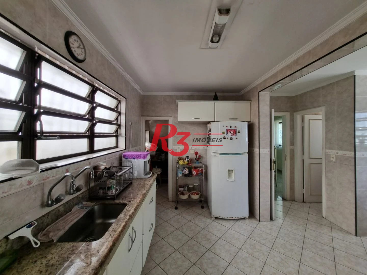 Oportunidade à venda na Vila Belmiro, terreno com 500 m², 2 amplas casas, com 3 dormitórios cada, espaço generoso de quintal e garagem para 6 carros!!