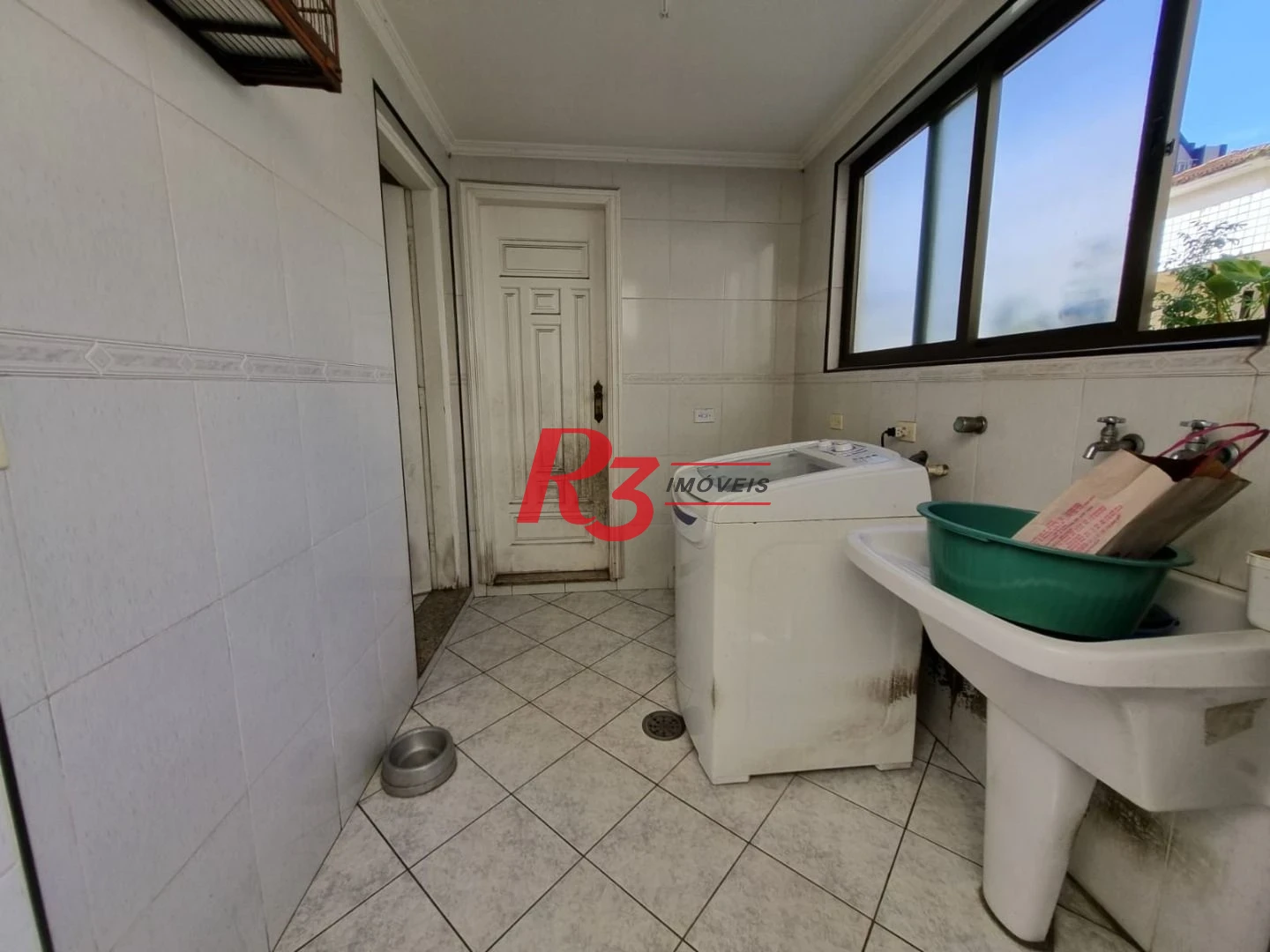 Oportunidade à venda na Vila Belmiro, terreno com 500 m², 2 amplas casas, com 3 dormitórios cada, espaço generoso de quintal e garagem para 6 carros!!