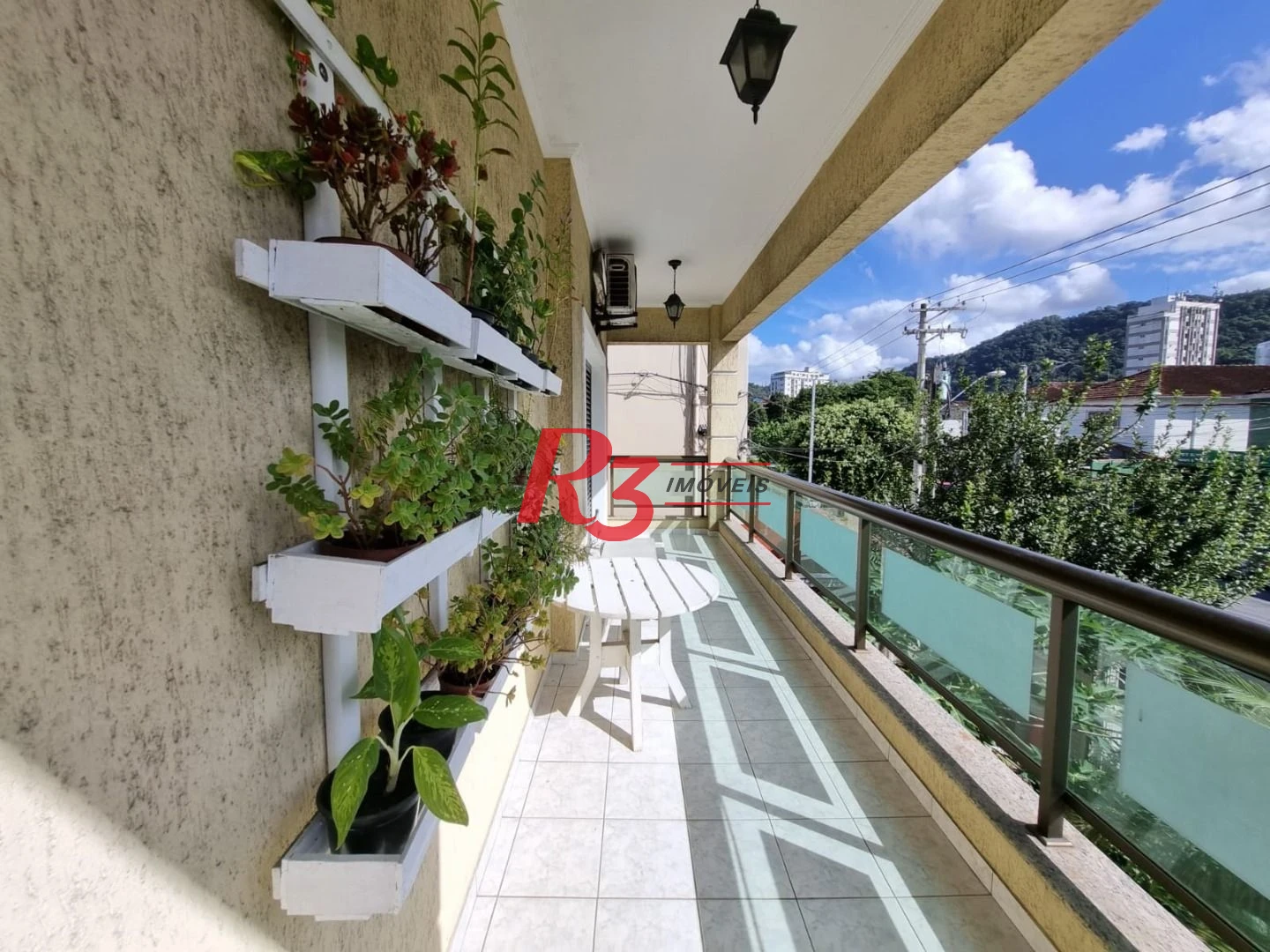 Oportunidade à venda na Vila Belmiro, terreno com 500 m², 2 amplas casas, com 3 dormitórios cada, espaço generoso de quintal e garagem para 6 carros!!