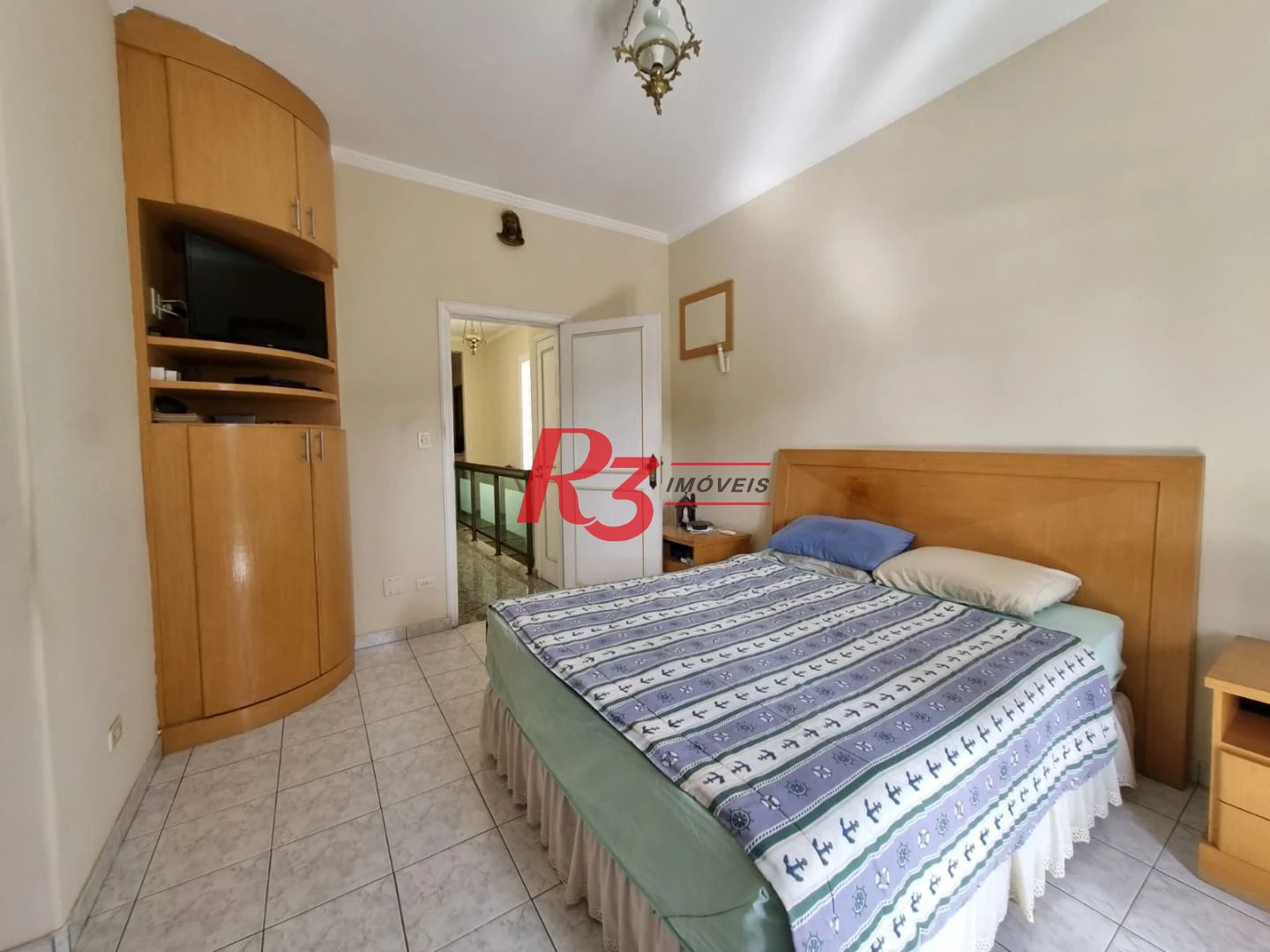Oportunidade à venda na Vila Belmiro, terreno com 500 m², 2 amplas casas, com 3 dormitórios cada, espaço generoso de quintal e garagem para 6 carros!!
