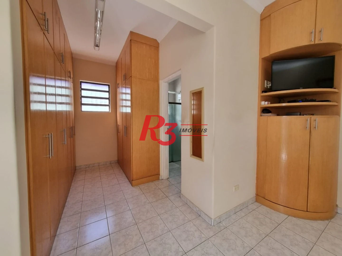 Oportunidade à venda na Vila Belmiro, terreno com 500 m², 2 amplas casas, com 3 dormitórios cada, espaço generoso de quintal e garagem para 6 carros!!
