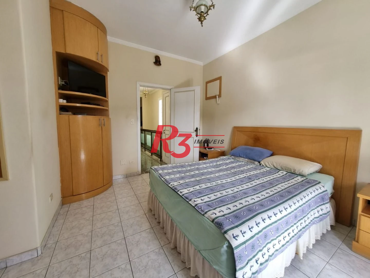 Oportunidade à venda na Vila Belmiro, terreno com 500 m², 2 amplas casas, com 3 dormitórios cada, espaço generoso de quintal e garagem para 6 carros!!