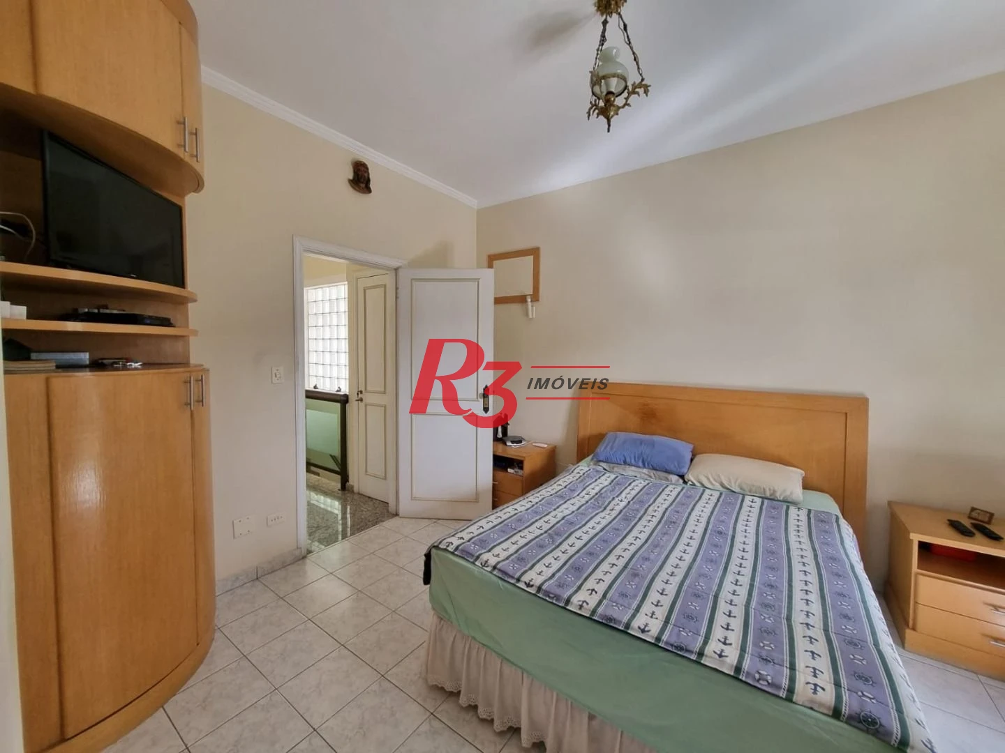 Oportunidade à venda na Vila Belmiro, terreno com 500 m², 2 amplas casas, com 3 dormitórios cada, espaço generoso de quintal e garagem para 6 carros!!