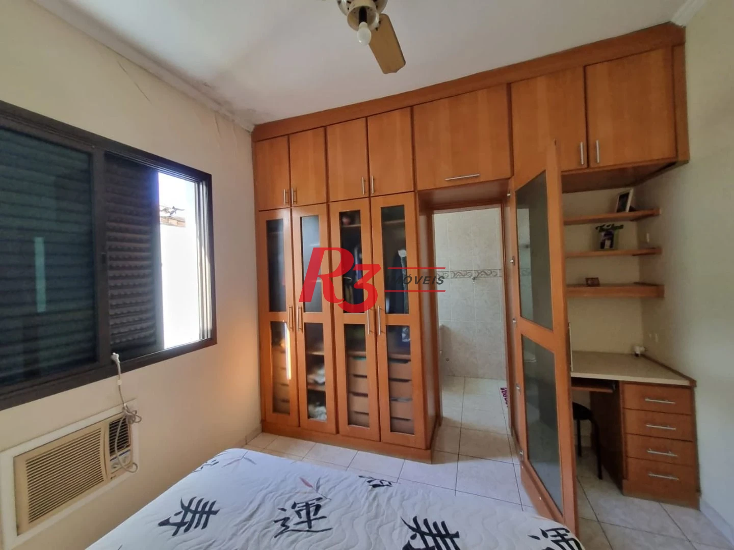Oportunidade à venda na Vila Belmiro, terreno com 500 m², 2 amplas casas, com 3 dormitórios cada, espaço generoso de quintal e garagem para 6 carros!!