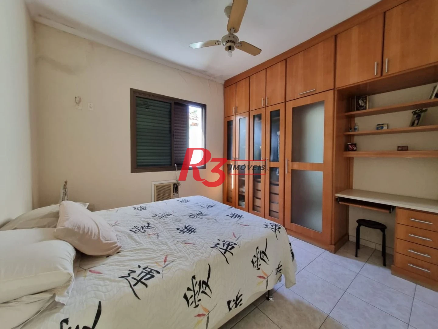 Oportunidade à venda na Vila Belmiro, terreno com 500 m², 2 amplas casas, com 3 dormitórios cada, espaço generoso de quintal e garagem para 6 carros!!