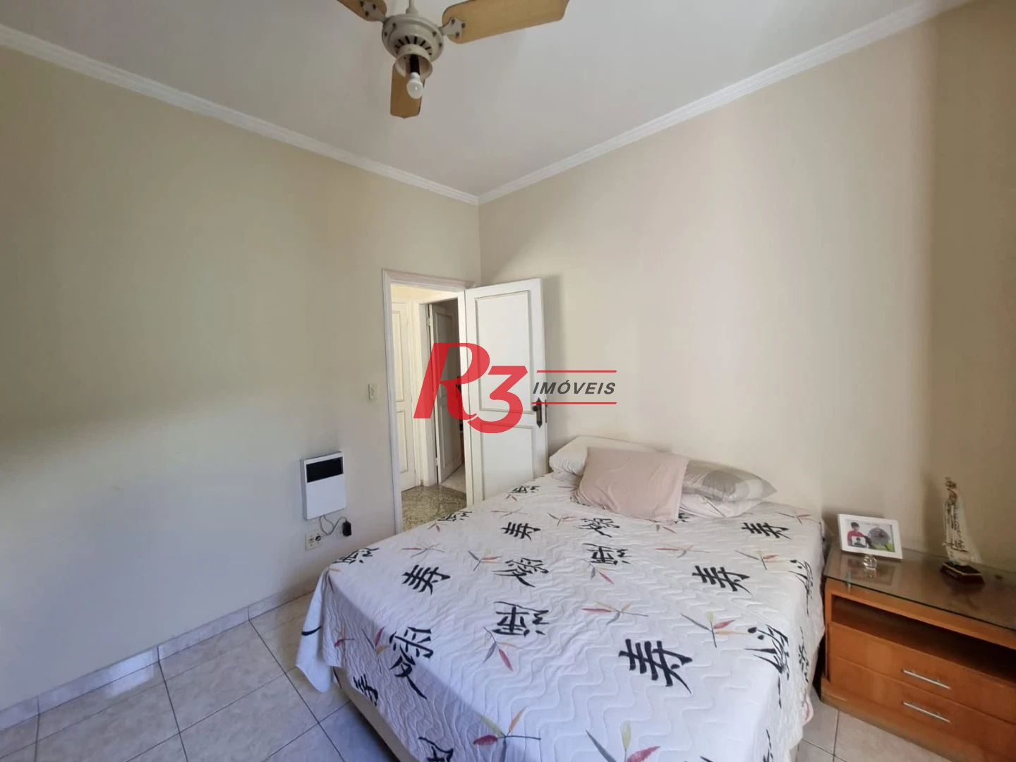 Oportunidade à venda na Vila Belmiro, terreno com 500 m², 2 amplas casas, com 3 dormitórios cada, espaço generoso de quintal e garagem para 6 carros!!