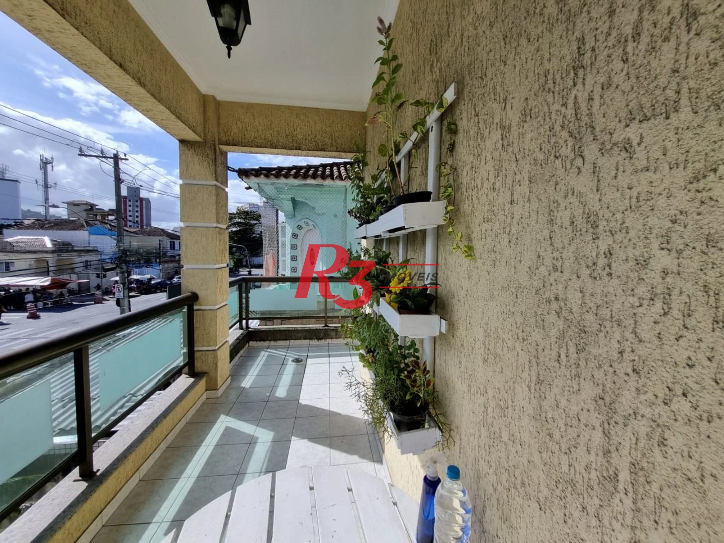 Oportunidade à venda na Vila Belmiro, terreno com 500 m², 2 amplas casas, com 3 dormitórios cada, espaço generoso de quintal e garagem para 6 carros!!