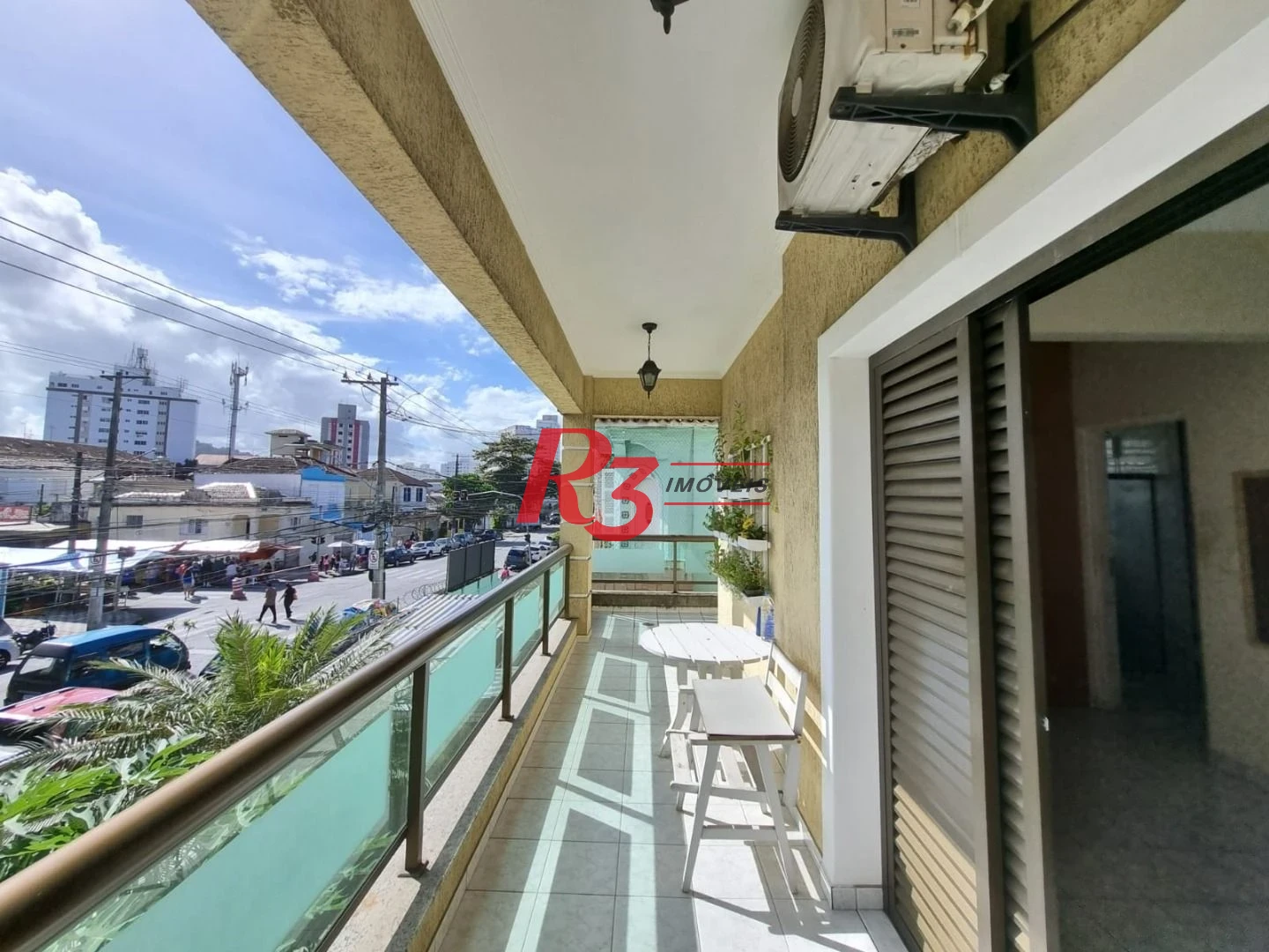 Oportunidade à venda na Vila Belmiro, terreno com 500 m², 2 amplas casas, com 3 dormitórios cada, espaço generoso de quintal e garagem para 6 carros!!