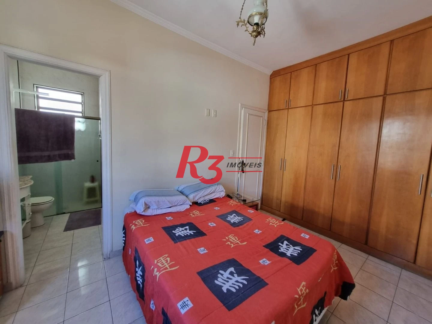 Oportunidade à venda na Vila Belmiro, terreno com 500 m², 2 amplas casas, com 3 dormitórios cada, espaço generoso de quintal e garagem para 6 carros!!