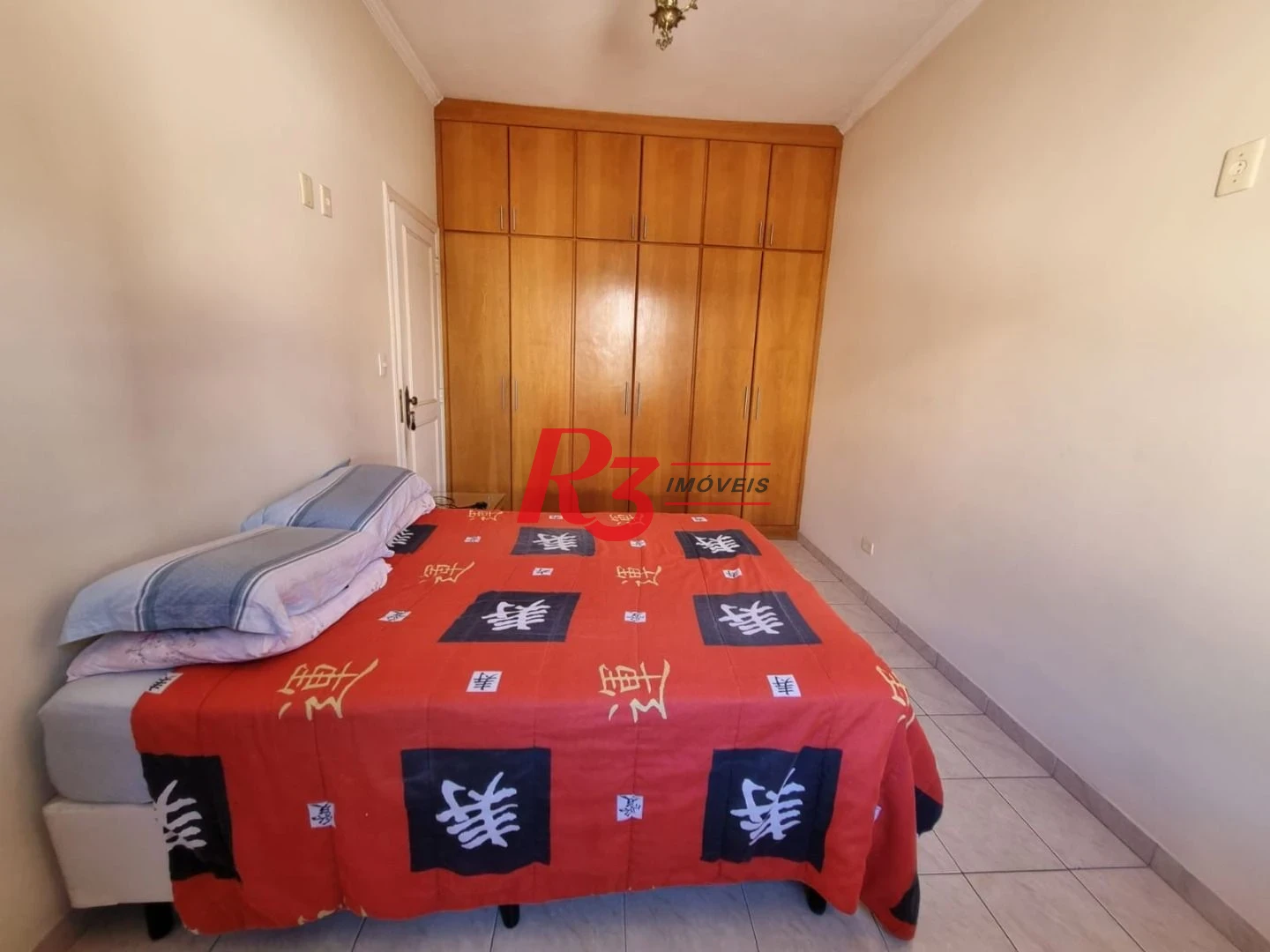 Oportunidade à venda na Vila Belmiro, terreno com 500 m², 2 amplas casas, com 3 dormitórios cada, espaço generoso de quintal e garagem para 6 carros!!
