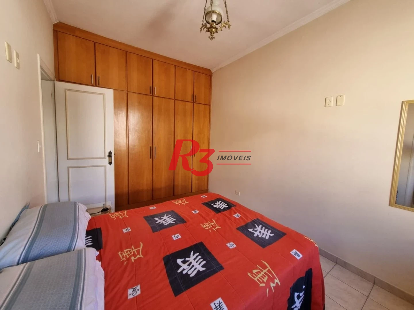 Oportunidade à venda na Vila Belmiro, terreno com 500 m², 2 amplas casas, com 3 dormitórios cada, espaço generoso de quintal e garagem para 6 carros!!