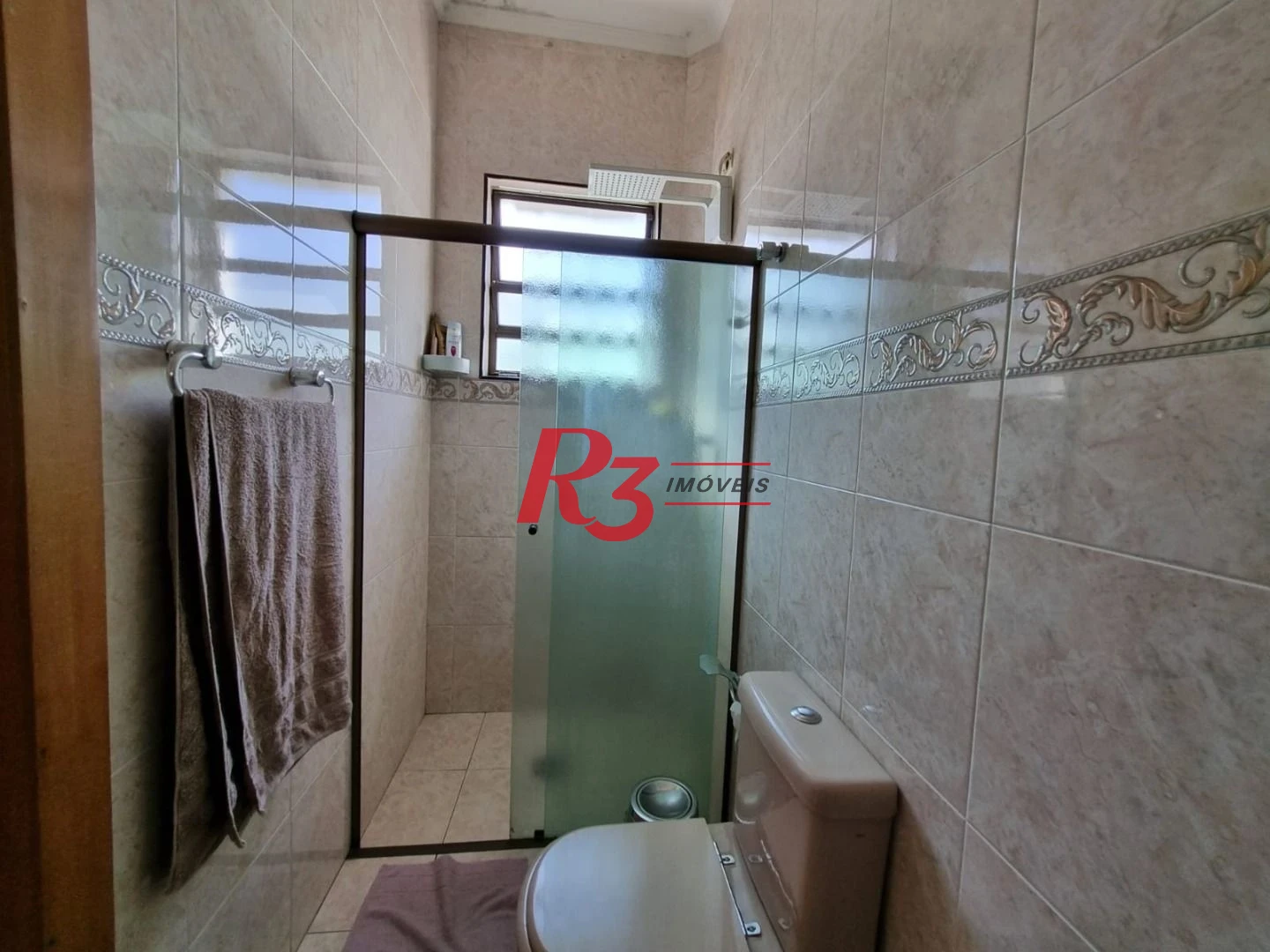 Oportunidade à venda na Vila Belmiro, terreno com 500 m², 2 amplas casas, com 3 dormitórios cada, espaço generoso de quintal e garagem para 6 carros!!