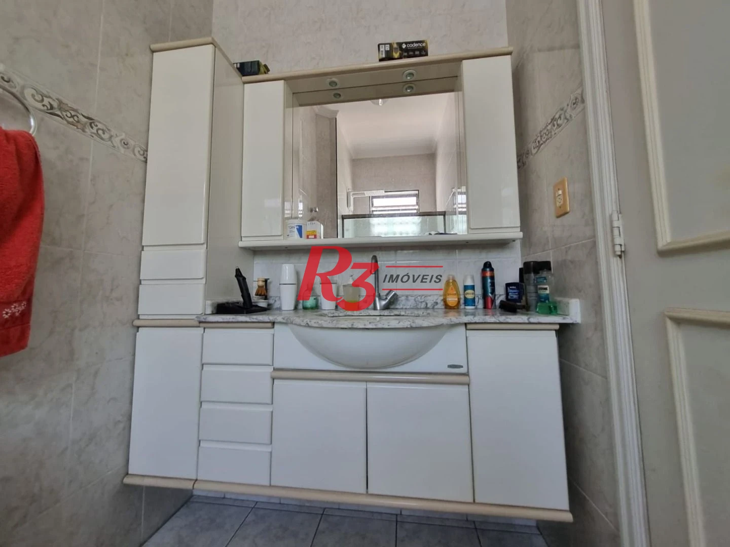 Oportunidade à venda na Vila Belmiro, terreno com 500 m², 2 amplas casas, com 3 dormitórios cada, espaço generoso de quintal e garagem para 6 carros!!