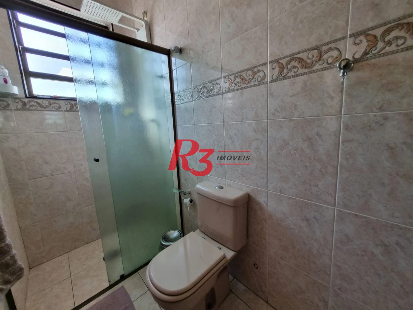 Oportunidade à venda na Vila Belmiro, terreno com 500 m², 2 amplas casas, com 3 dormitórios cada, espaço generoso de quintal e garagem para 6 carros!!