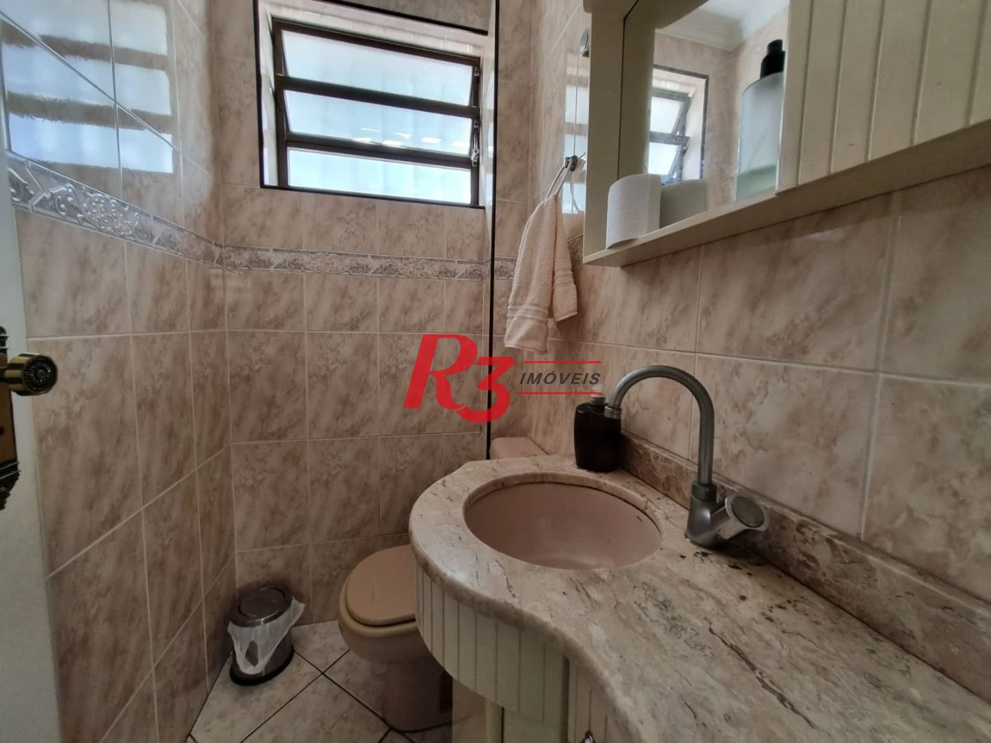 Oportunidade à venda na Vila Belmiro, terreno com 500 m², 2 amplas casas, com 3 dormitórios cada, espaço generoso de quintal e garagem para 6 carros!!