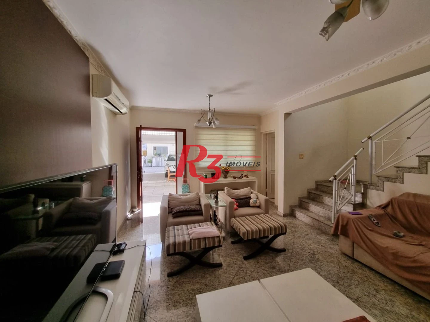 Oportunidade à venda na Vila Belmiro, terreno com 500 m², 2 amplas casas, com 3 dormitórios cada, espaço generoso de quintal e garagem para 6 carros!!