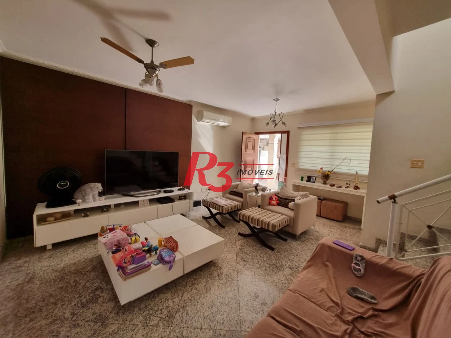 Oportunidade à venda na Vila Belmiro, terreno com 500 m², 2 amplas casas, com 3 dormitórios cada, espaço generoso de quintal e garagem para 6 carros!!