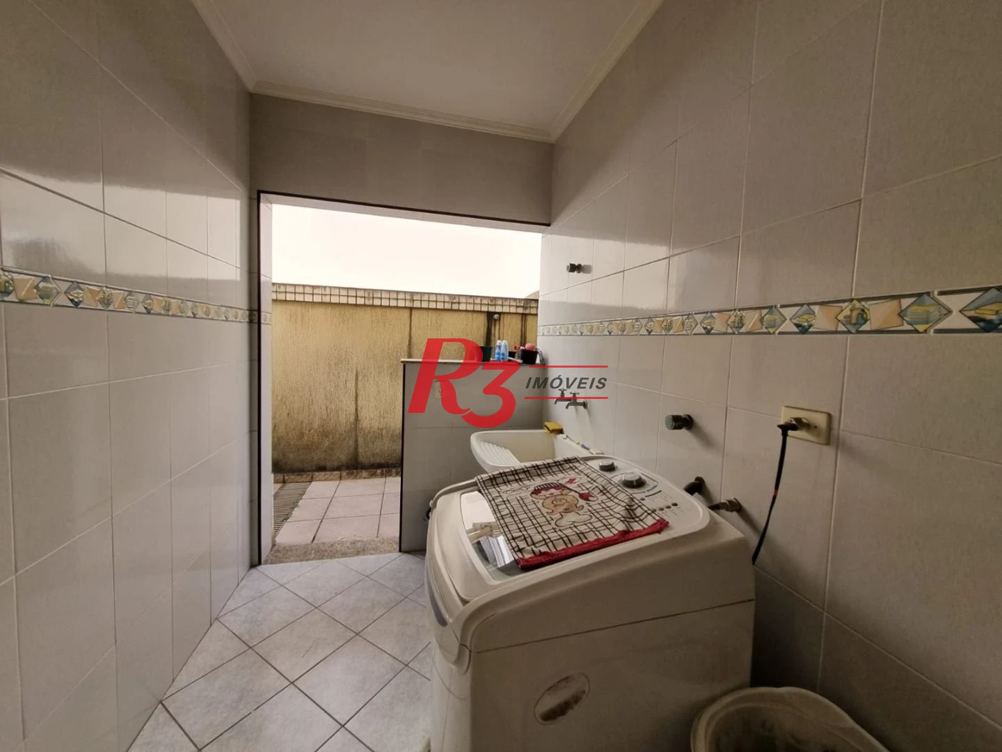 Oportunidade à venda na Vila Belmiro, terreno com 500 m², 2 amplas casas, com 3 dormitórios cada, espaço generoso de quintal e garagem para 6 carros!!