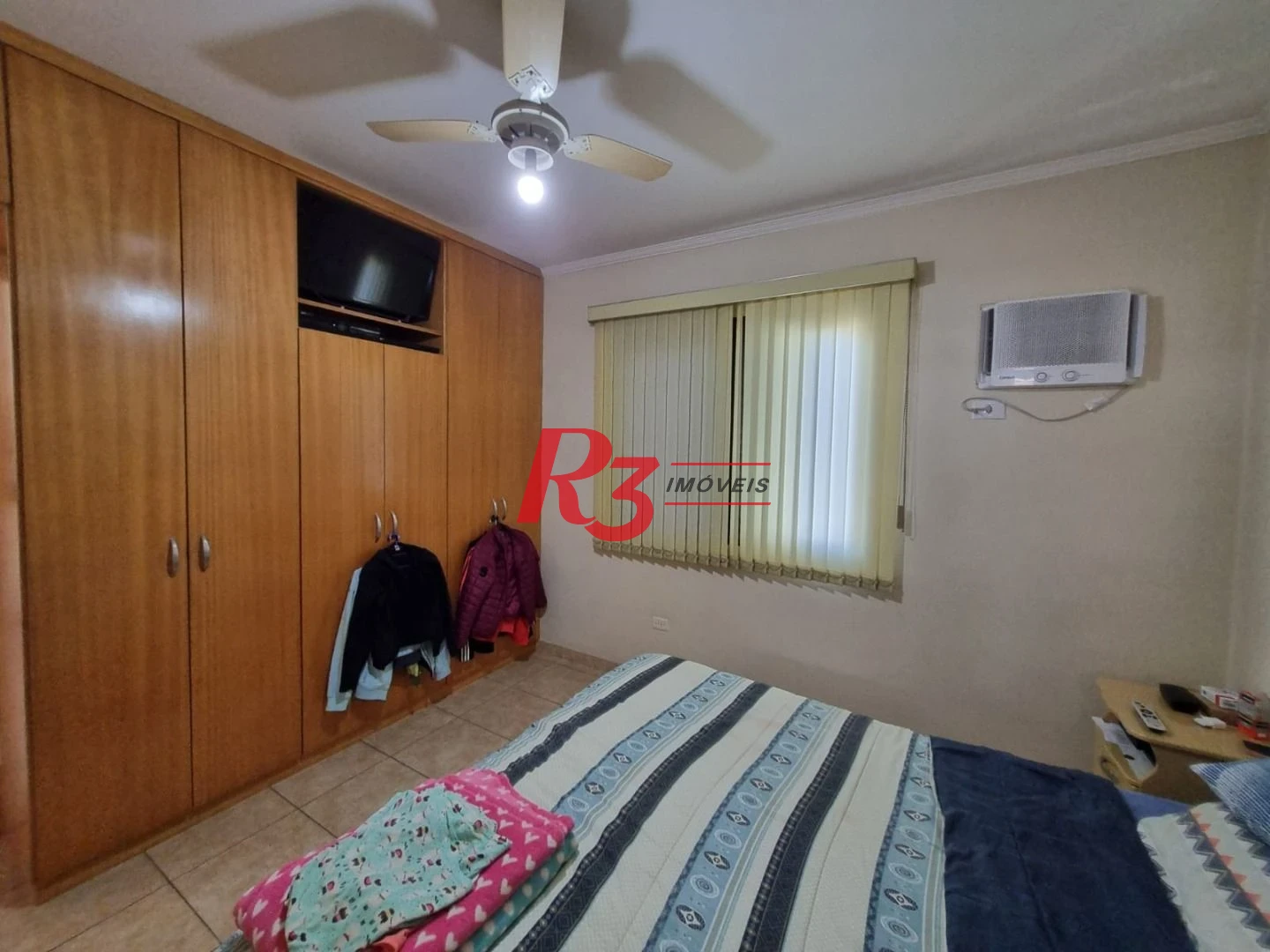 Oportunidade à venda na Vila Belmiro, terreno com 500 m², 2 amplas casas, com 3 dormitórios cada, espaço generoso de quintal e garagem para 6 carros!!