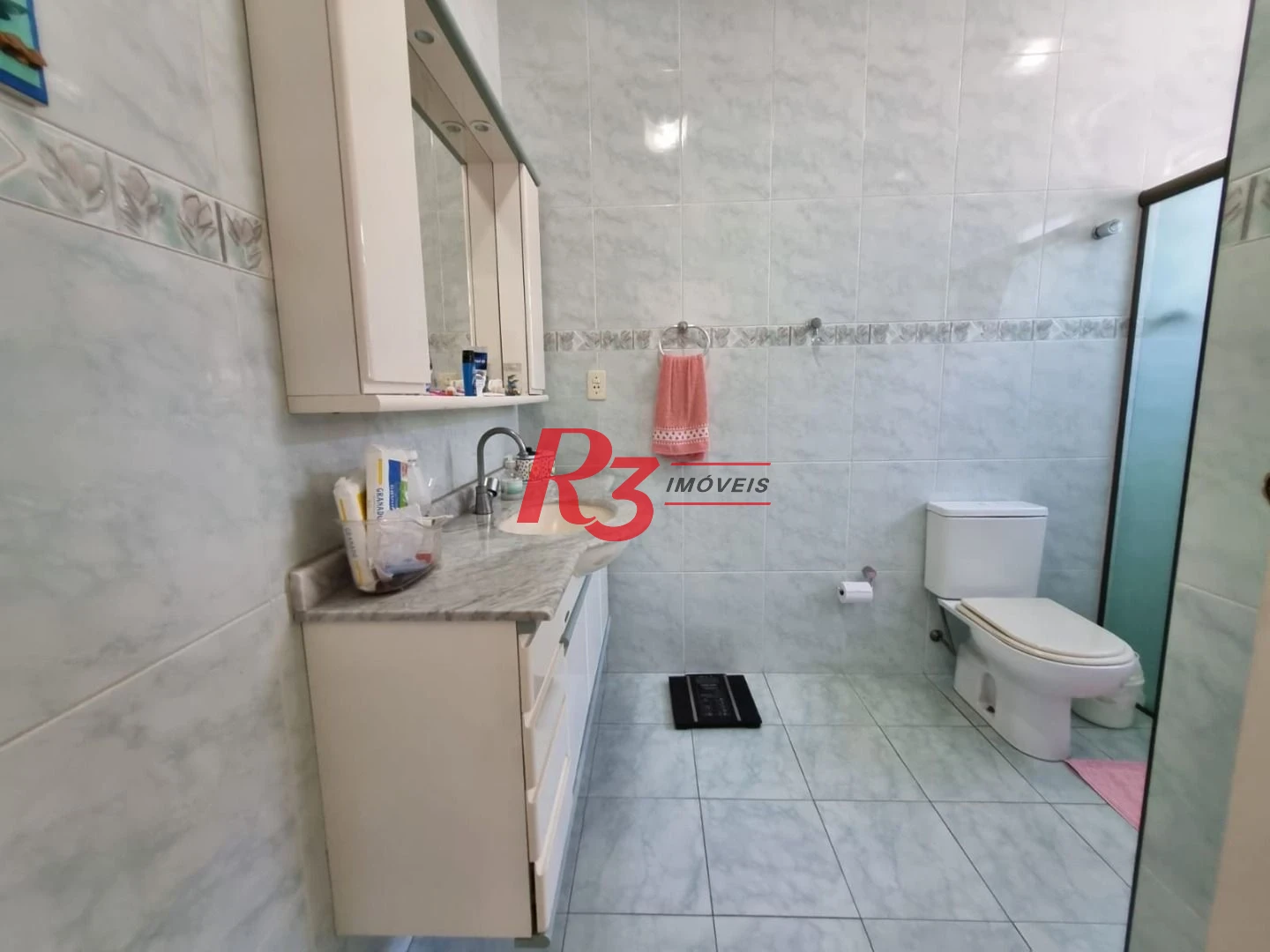 Oportunidade à venda na Vila Belmiro, terreno com 500 m², 2 amplas casas, com 3 dormitórios cada, espaço generoso de quintal e garagem para 6 carros!!