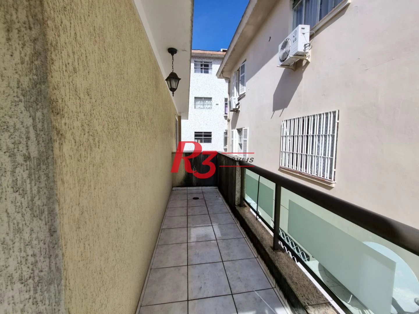 Oportunidade à venda na Vila Belmiro, terreno com 500 m², 2 amplas casas, com 3 dormitórios cada, espaço generoso de quintal e garagem para 6 carros!!