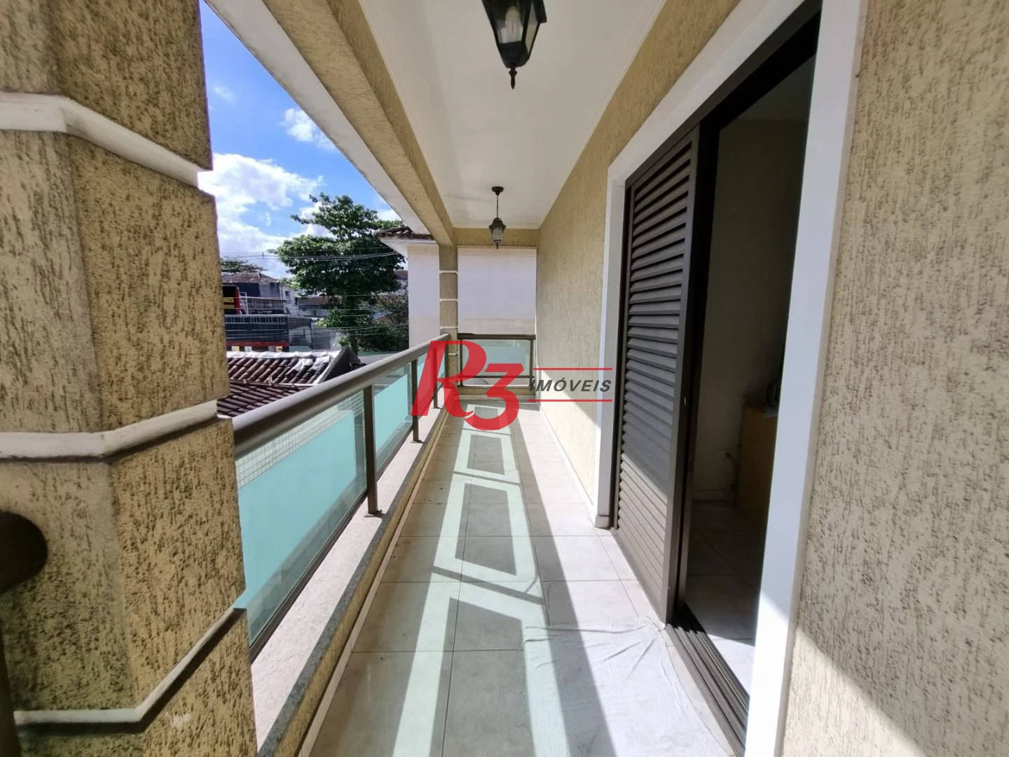 Oportunidade à venda na Vila Belmiro, terreno com 500 m², 2 amplas casas, com 3 dormitórios cada, espaço generoso de quintal e garagem para 6 carros!!