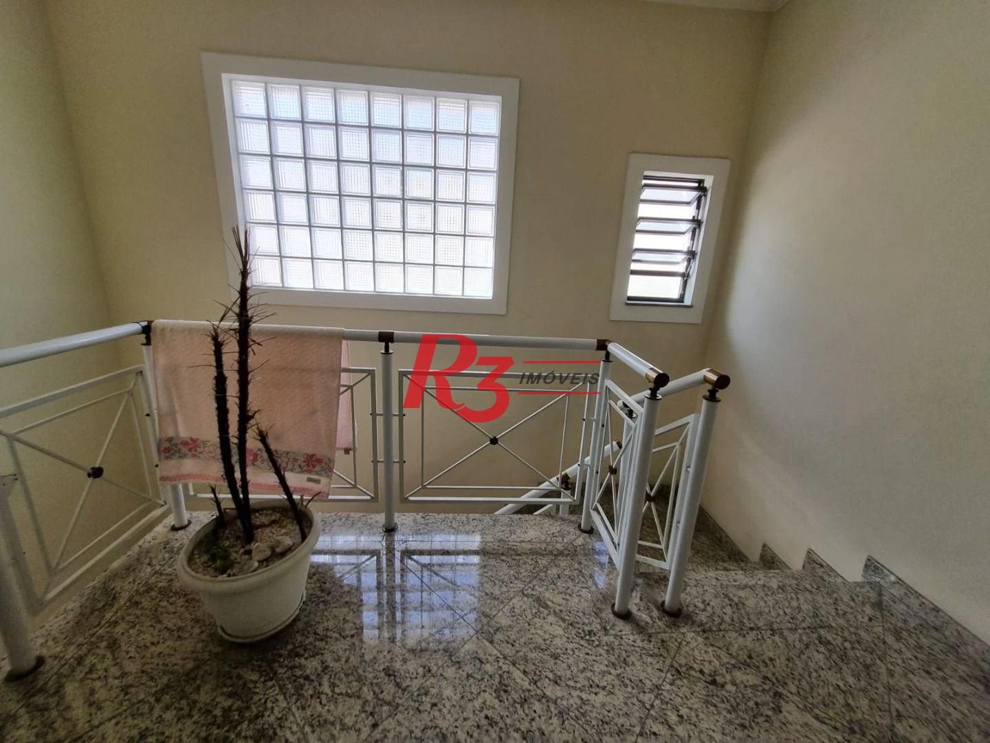 Oportunidade à venda na Vila Belmiro, terreno com 500 m², 2 amplas casas, com 3 dormitórios cada, espaço generoso de quintal e garagem para 6 carros!!